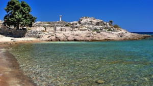 Відпочинок біля моря на тлі історичних скарбів і багатовікового мистецтва Греції. 